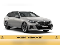 BMW 5-serie Touring - 520i|M-sport|E-trekhaak|HUD|H&K|Fabrieksgarantie