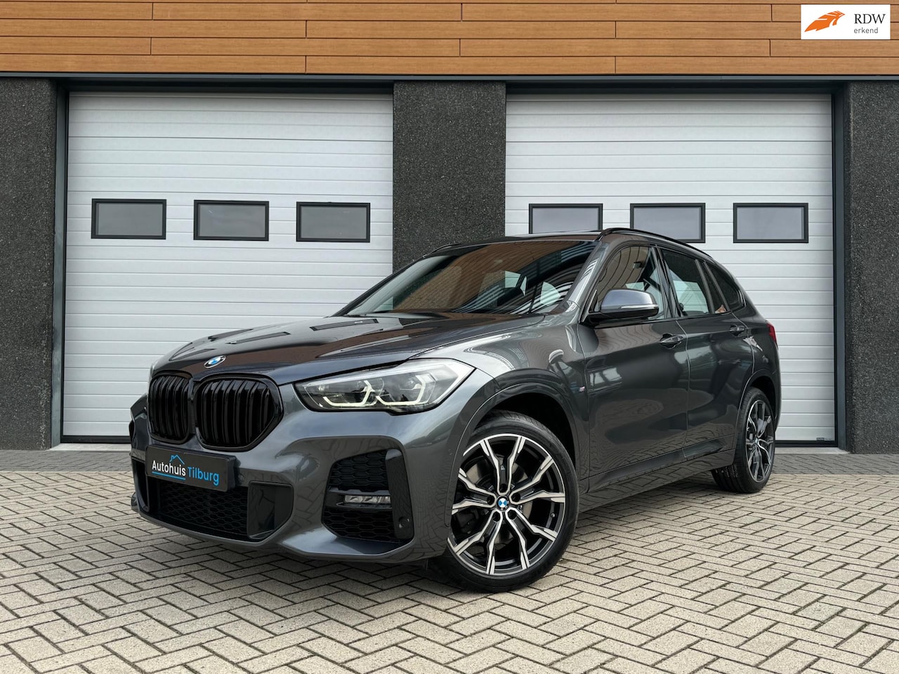BMW X1 - XDrive20i 192PK LCI M-Sport Pano Camera Navi HUD - AutoWereld.nl