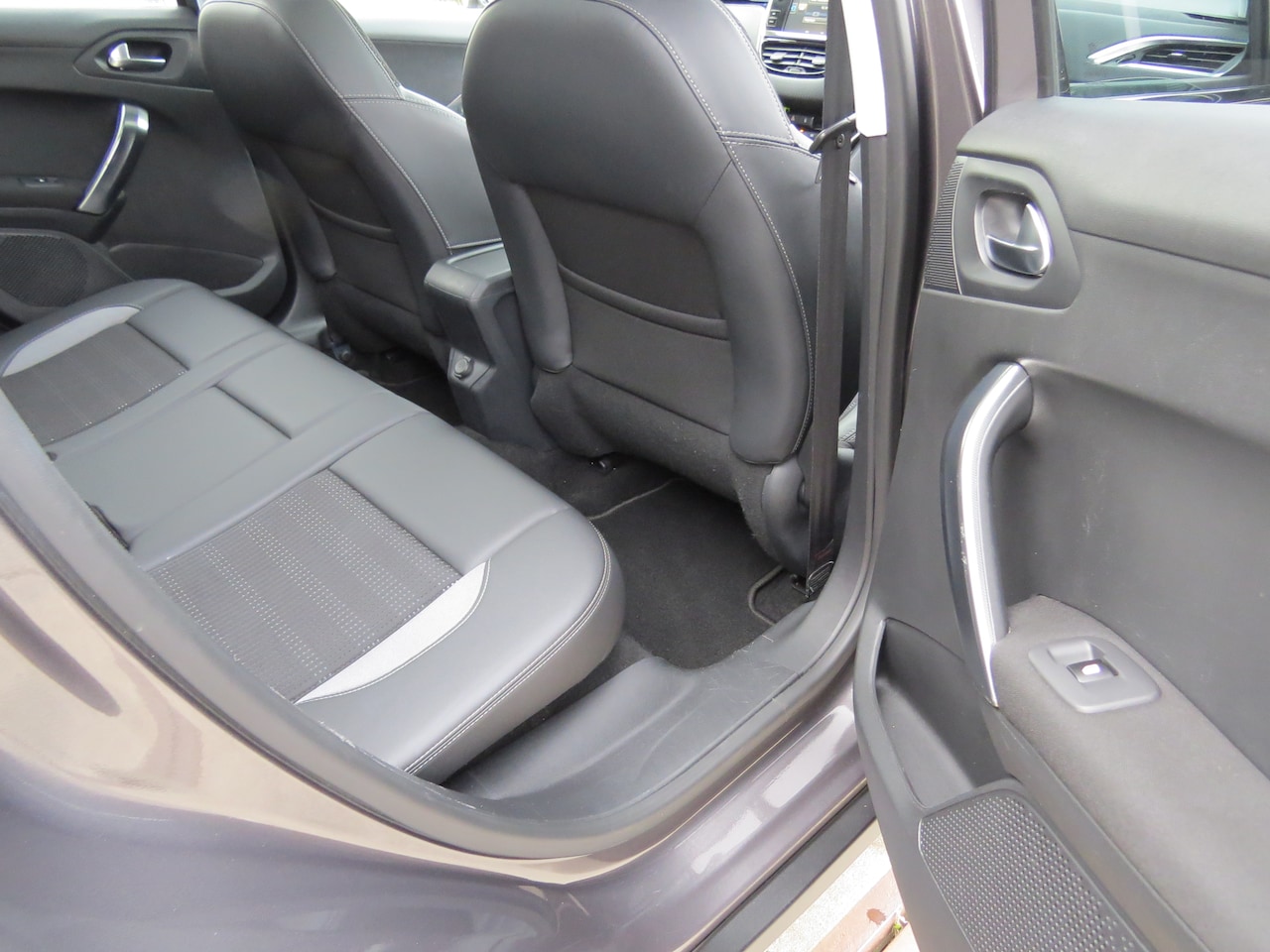 Peugeot 2008 - 1.2 PureTech Allure