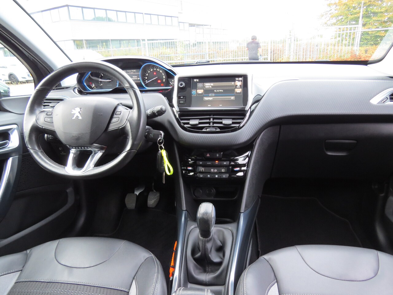 Peugeot 2008 - 1.2 PureTech Allure