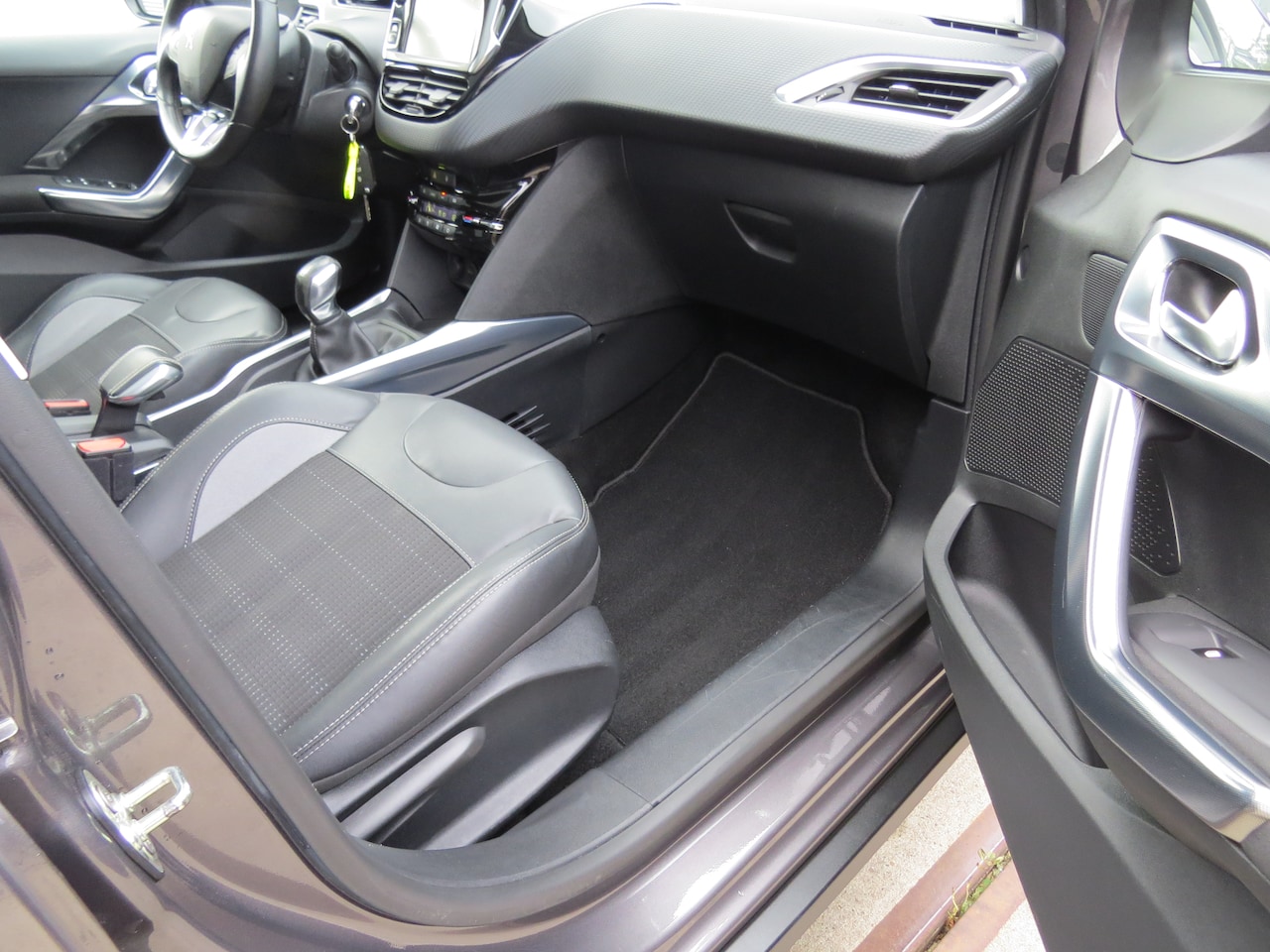 Peugeot 2008 - 1.2 PureTech Allure