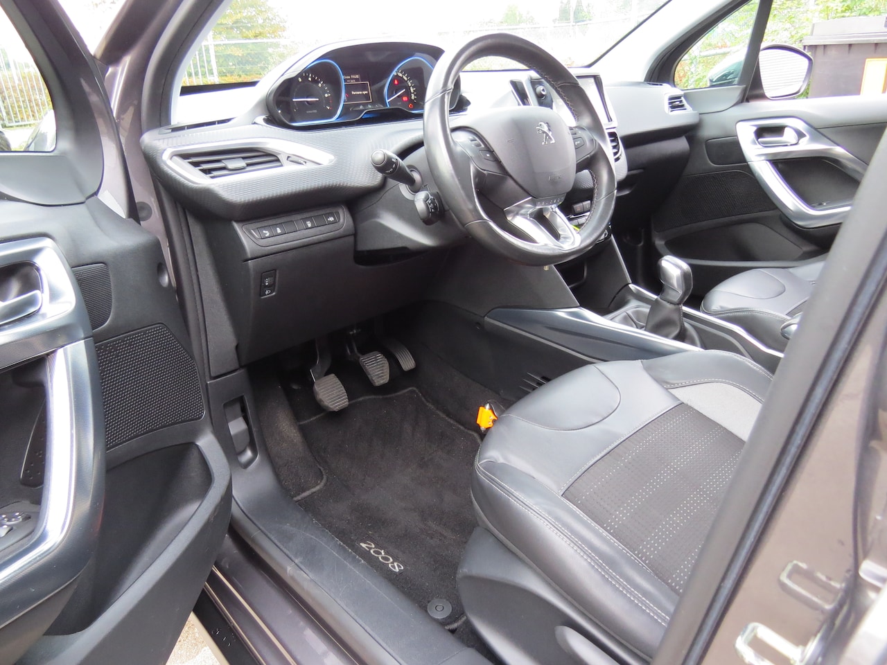 Peugeot 2008 - 1.2 PureTech Allure