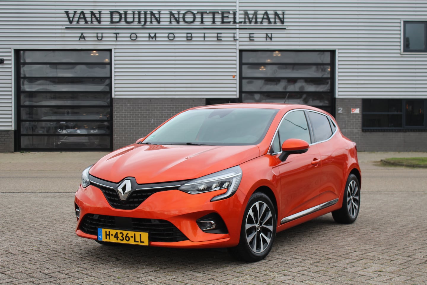 Renault Clio - 1.0 TCe Initiale Paris / Carplay / Camera / Keyless - AutoWereld.nl