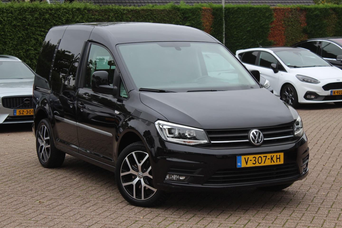 Volkswagen Caddy - 2.0 TDI L1H1 BMT Highline / Trekhaak / Apple CarPlay / Navigatie / Xenon / 17'' / Parkeerh - AutoWereld.nl