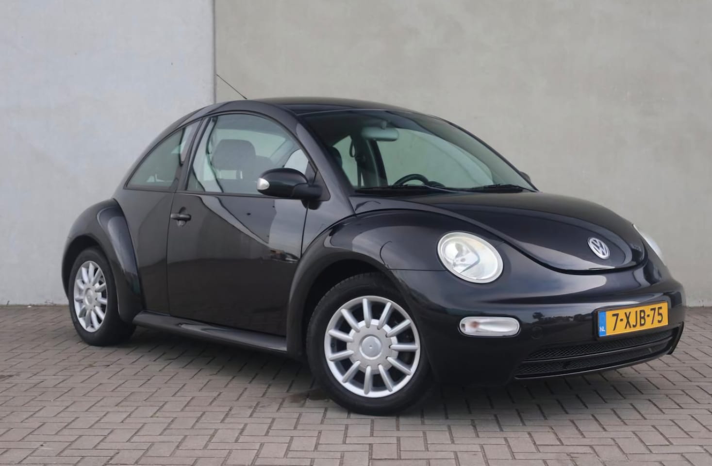 Volkswagen New Beetle - 1.6 Trendline - AutoWereld.nl