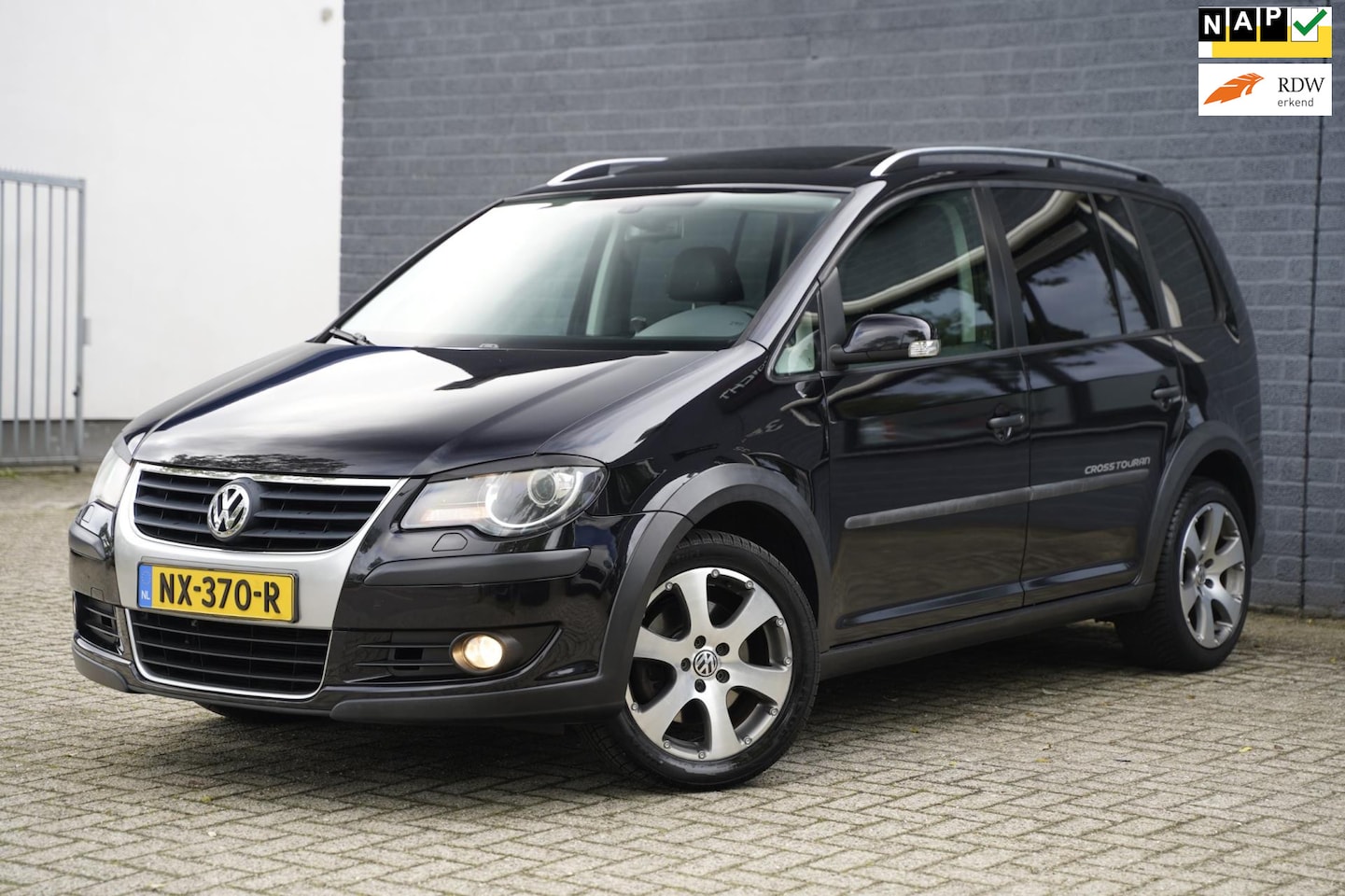 Volkswagen Touran Cross - 1.4 TSI DSG, 170pk, Leder, Trekhaak - AutoWereld.nl