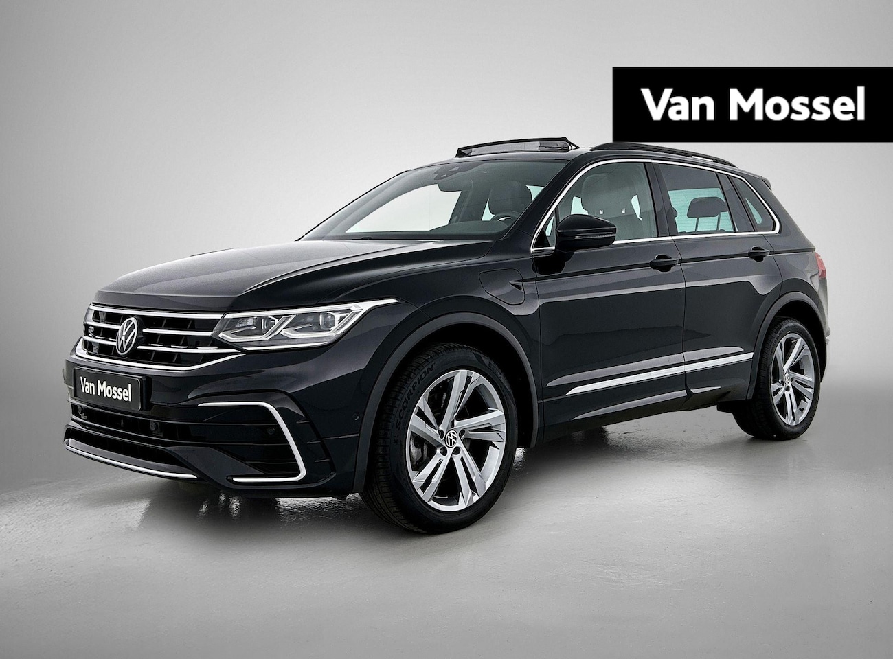 Volkswagen Tiguan - 1.4 TSI eHybrid R-Line Business | Automaat | LMV | Panorama dak | Climate control | Naviga - AutoWereld.nl