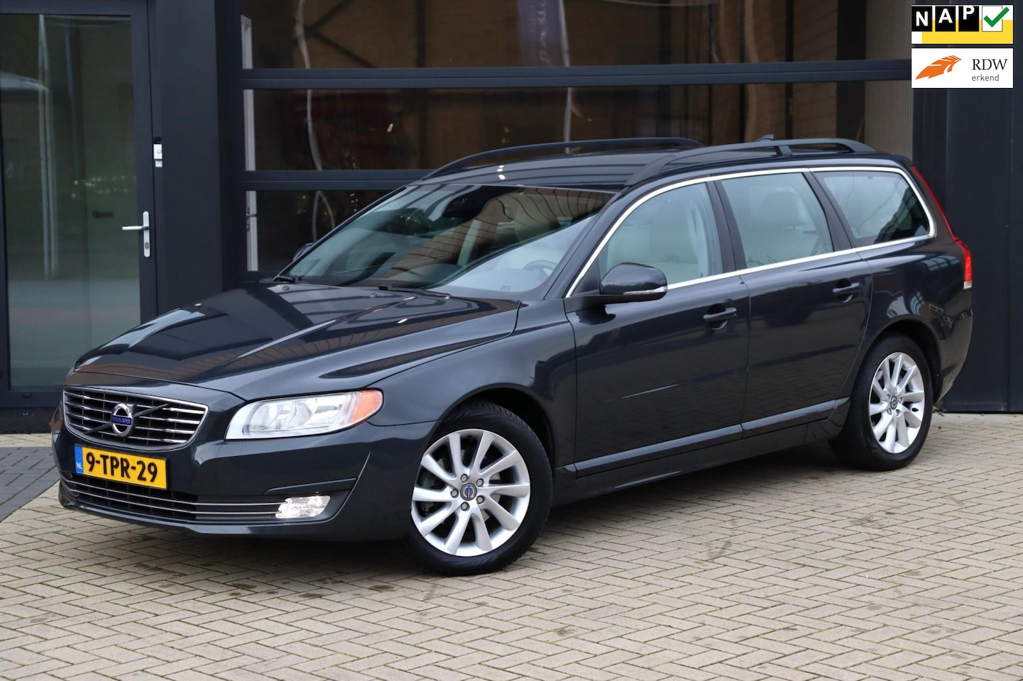 Volvo V70 - 1.6 T4 Nordic+ | NAP | Cruise | Navi | Climate | Stoelverwarming | Leder | - AutoWereld.nl
