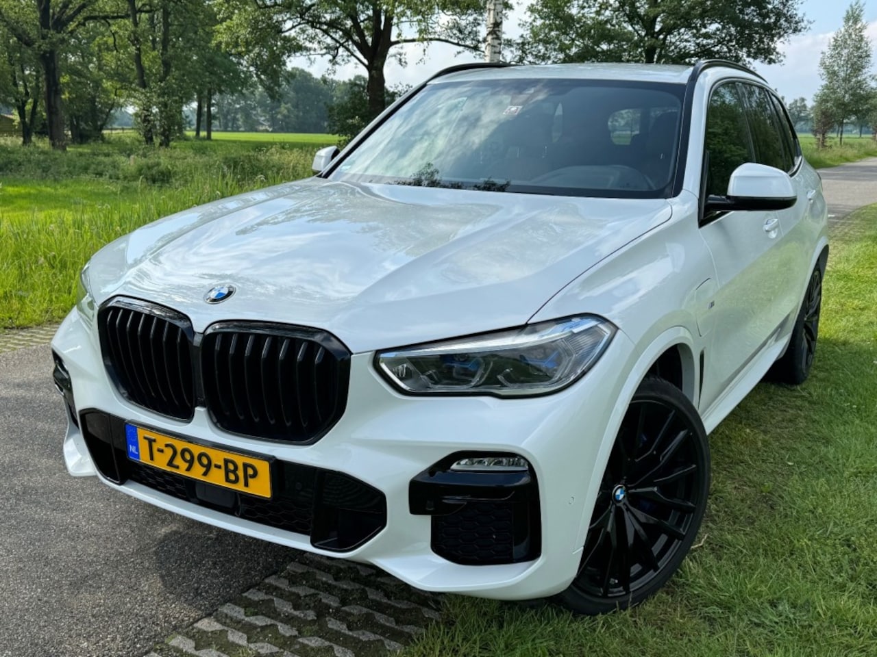 BMW X5 - XDRIVE45E M SPORT / 22INCH / 105DKM / 2020 - AutoWereld.nl
