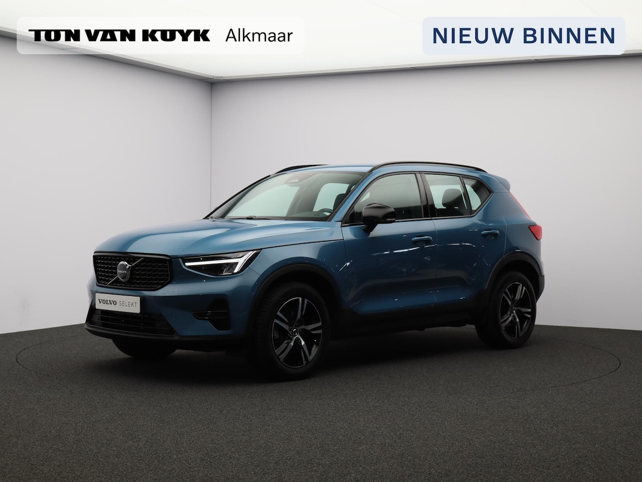 Volvo XC40 - 2.0 B4 Plus Dark / Trekhaak / Elektrische Stoelen / Harman Kardon / Stoel+Stuurverwarming - AutoWereld.nl