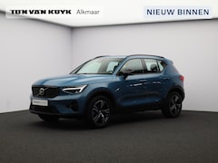 Volvo XC40 - 2.0 B4 Plus Dark / Trekhaak / Elektrische Stoelen / Harman Kardon / Stoel+Stuurverwarming