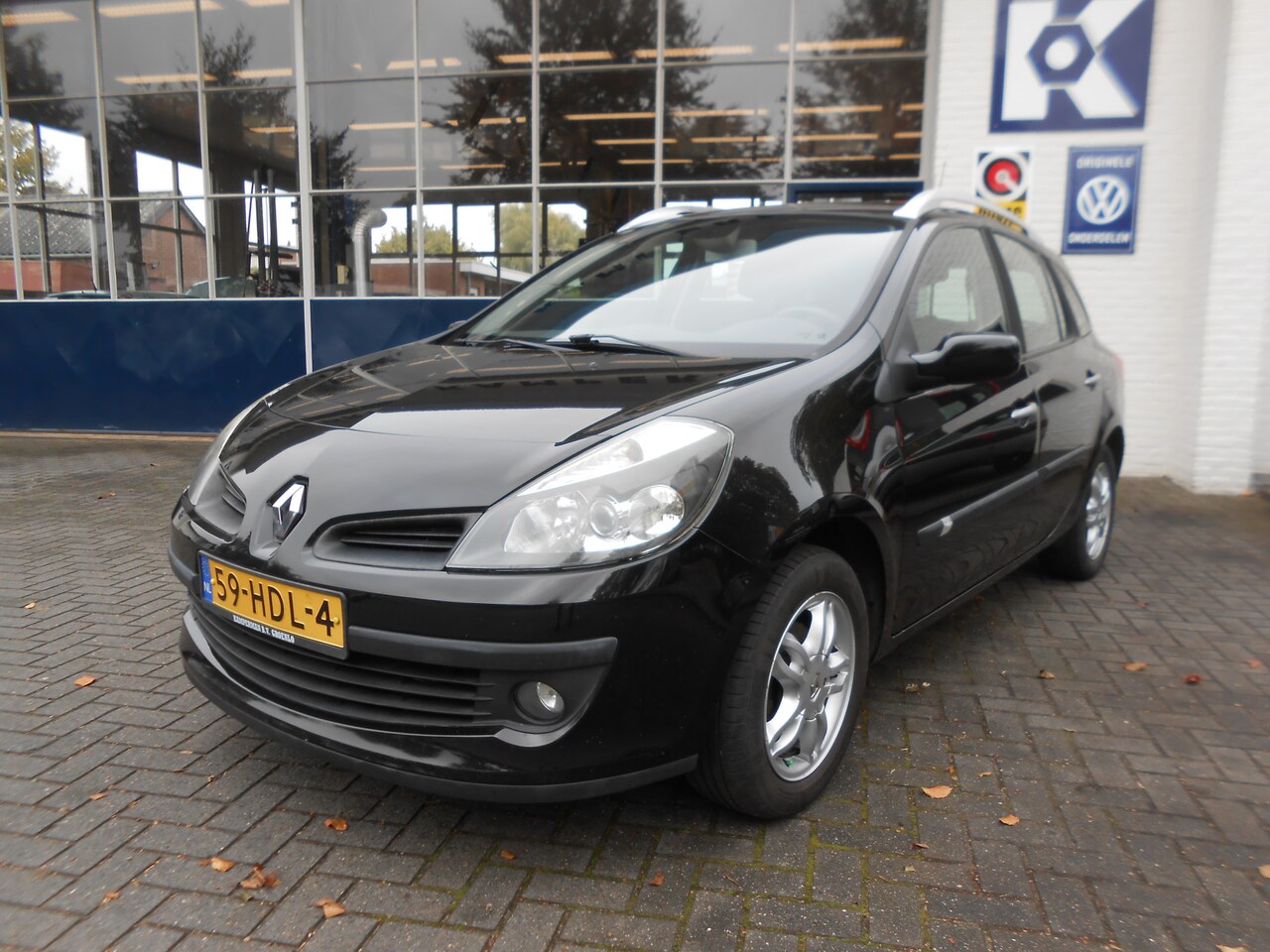 Renault Clio Estate - 1.2 TCE Corporate Sport Airco / Trekhaak / Cruise contr. / Nieuwe APK - AutoWereld.nl
