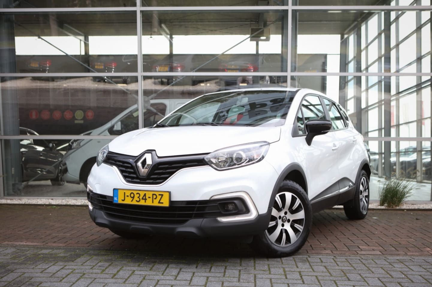 Renault Captur - 0.9 TCe Limited | Stoelverwarming | Navi | Cruise | - AutoWereld.nl