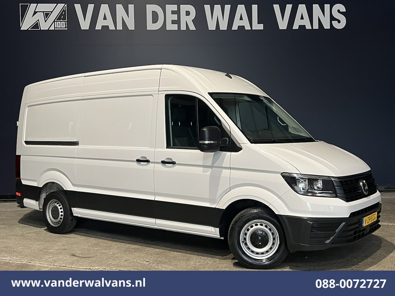 Volkswagen Crafter - 2.0 TDI 140pk L3H3 L2H2 Euro6 Airco | 3000kg Trekhaak | Navigatie | Apple Carplay Android - AutoWereld.nl