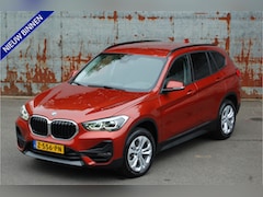 BMW X1 - sDrive18i High Exe / Navi / Leder / 2020 / 32DKM