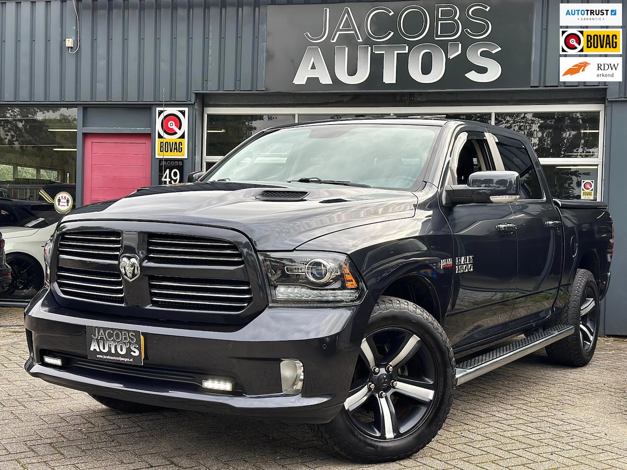 Dodge Ram 1500 - 5.7 V8 4x4 Crew Cab 5'7 Sport 5.7 V8 4x4 Crew Cab 5'7 Sport - AutoWereld.nl