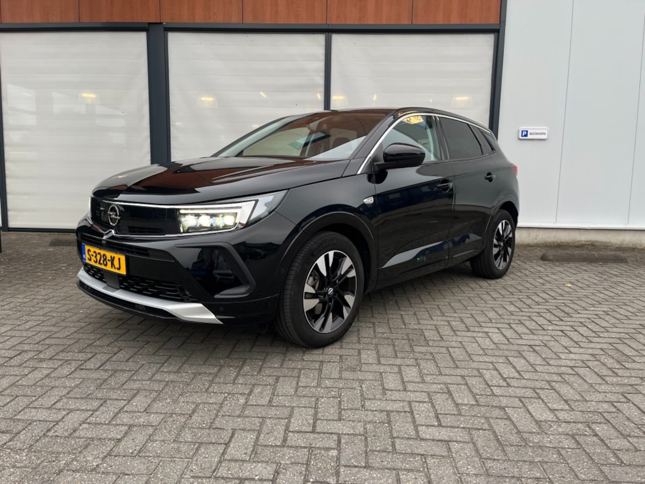 Opel Grandland - 1.2 Turbo Business Elegance 1.2 Turbo 130 pk  Business Elegance - AutoWereld.nl