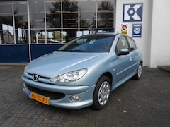 Peugeot 206 - 1.4 Forever Airco / 5-deurs / elektr. ramen / APK 3-2026