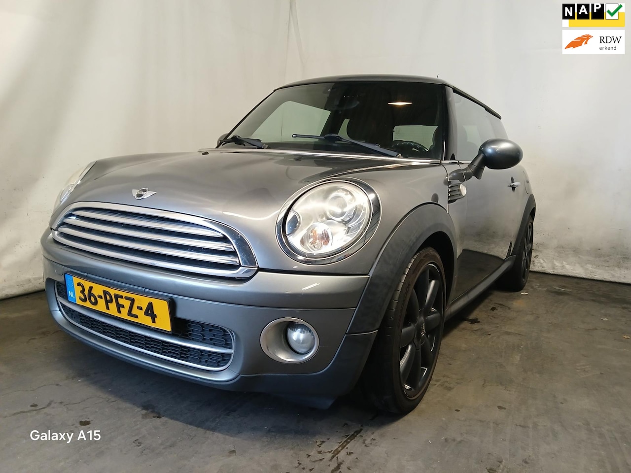 MINI Cooper - Mini 1.6 - Schade - Koppakking lek - AutoWereld.nl