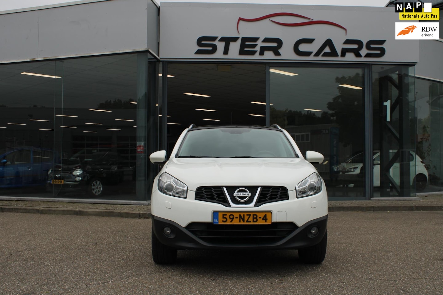 Nissan Qashqai - 2.0 Connect Edition 2.0 Connect Edition, Panodak, Stoelverwarming, Cruise Control, Trekhaak, NAP, APK - AutoWereld.nl