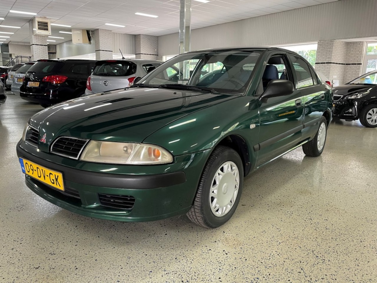 Mitsubishi Carisma - 1.9 TD NAP Youngtimer Airco Perfecte staat - AutoWereld.nl