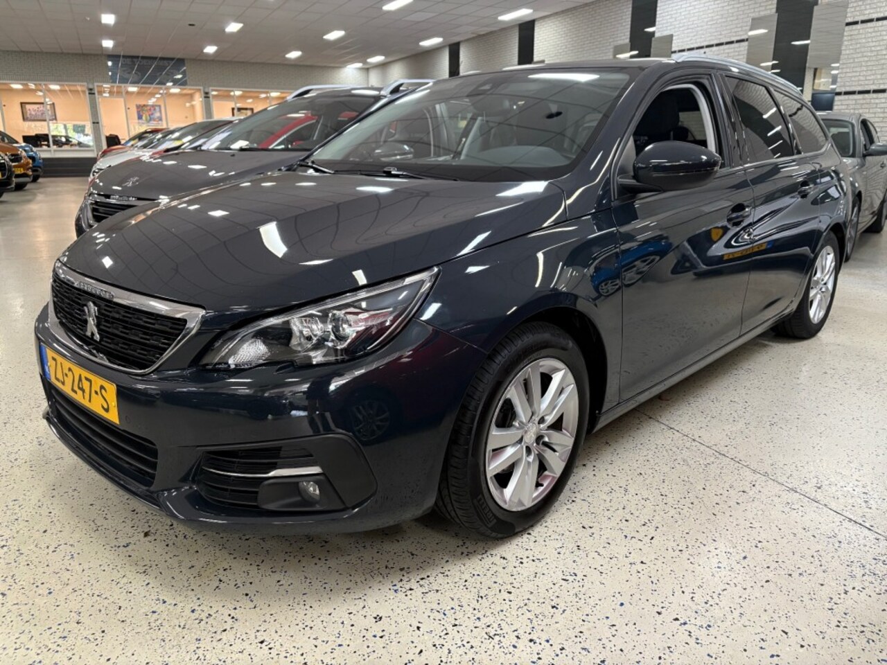 Peugeot 308 - SW 1.2 Panorama Dak Navigatie Multimedia Nieuwe Distr.riem - AutoWereld.nl