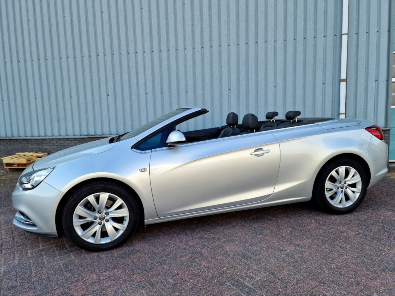 Opel Cascada - 1.4 Cosmo Cabriolet Airco/Cruise CTRL APK 2025 - AutoWereld.nl