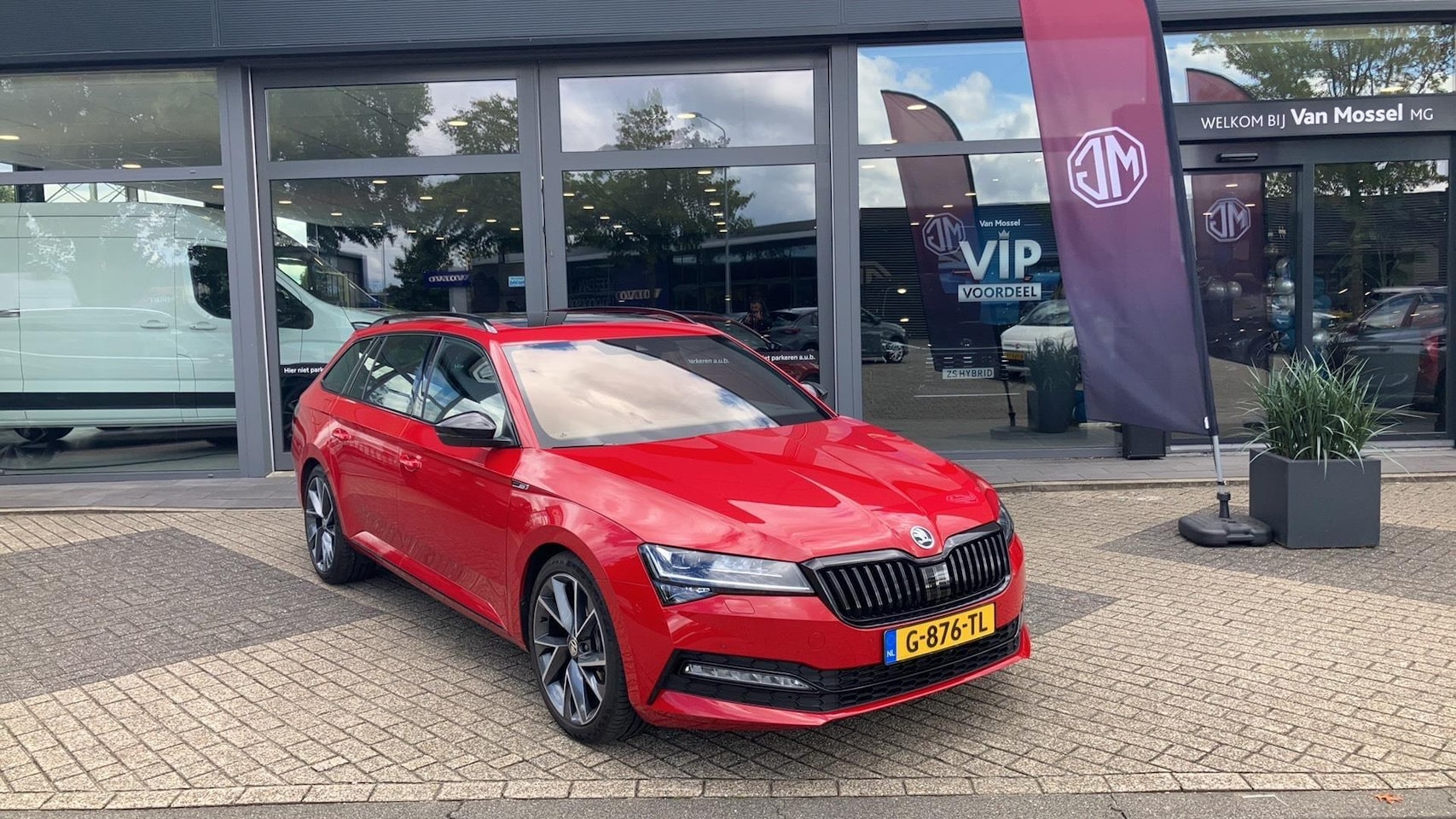 Skoda Superb Combi - 1.5 TSI 150pk Aut. Sportline Business | 18.000km!! | Panoramadak | 19'' Velgen | Canton So - AutoWereld.nl