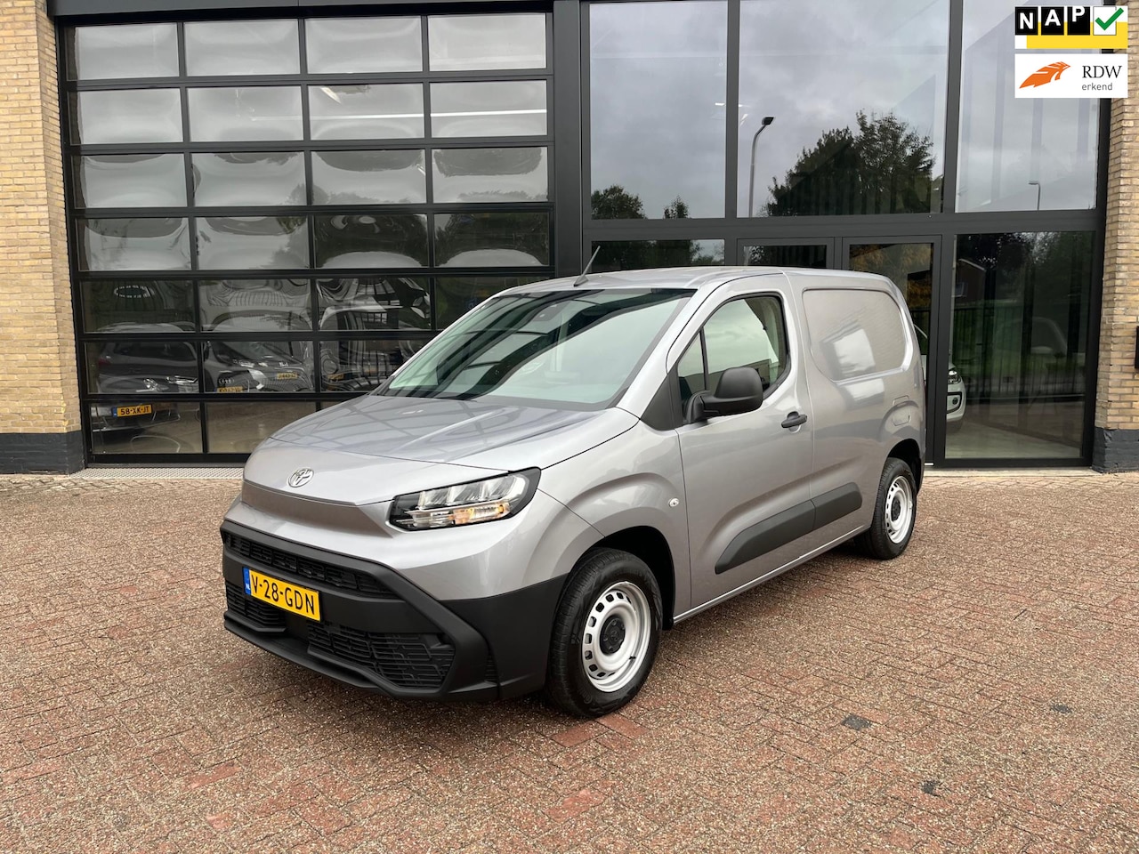 Toyota ProAce City - 1.5 D-4D L1 Navigator, Direct leverbaar, Nieuw - AutoWereld.nl