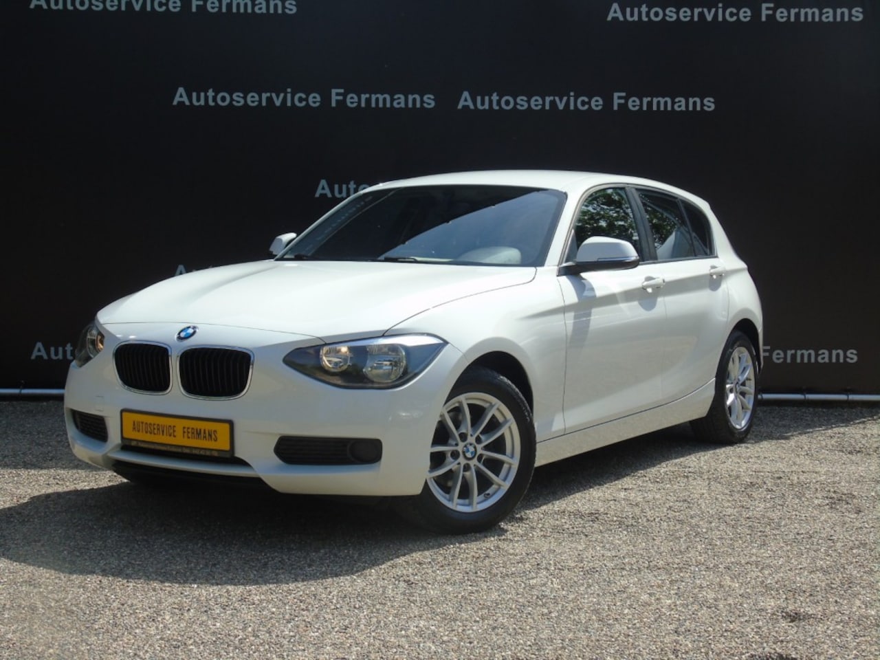 BMW 1-serie - 114i 5-drs - 2015 - 137DKM - Airco - PDC - Stoelverwarming - AutoWereld.nl