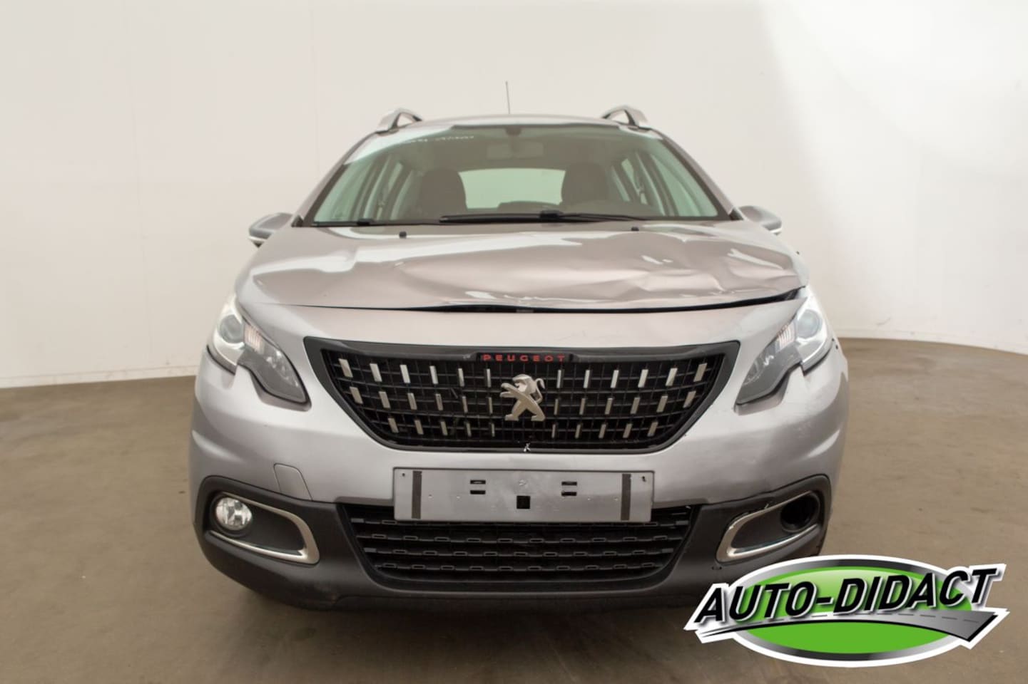 Peugeot 2008 - 1.2 Airco Navi 78.059 km - AutoWereld.nl