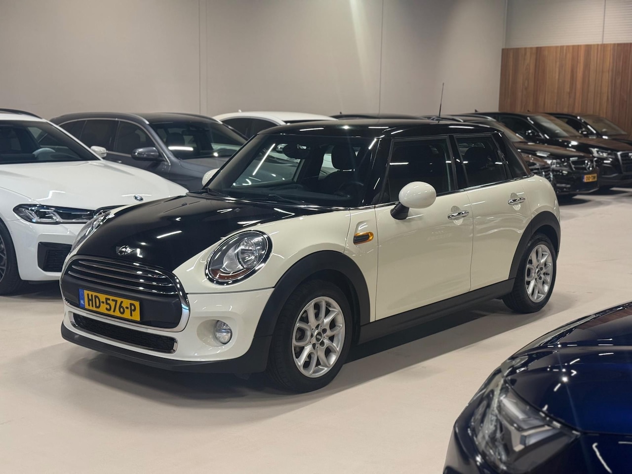 MINI One - Mini 1.2 Salt Business, Grote Navi, Cruise, Clima, Multistuur, PDC, Zwarte Hemel, Volledig - AutoWereld.nl