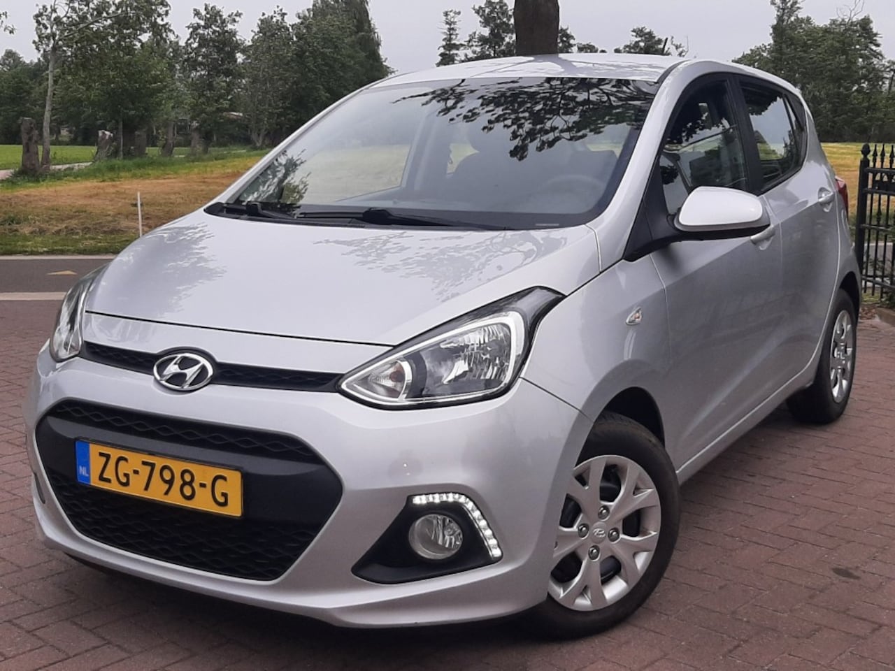 Hyundai i10 - 1.0 Automaat Airco Parkeersensoren - AutoWereld.nl