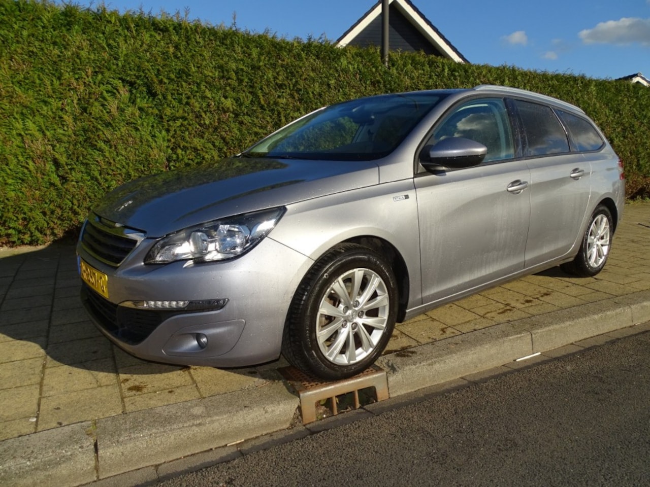 Peugeot 308 - 1.2  SW STYLE 131 Pk -Automaat-Navi-Cruise-Pdc-Media app-Usb-Blt - AutoWereld.nl