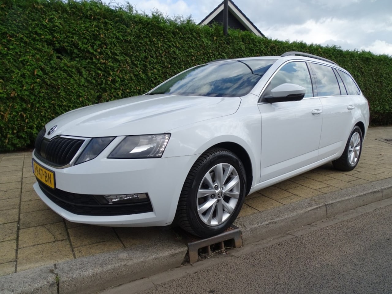 Skoda Octavia - 1.0 TSI BNS EDITION-Clima-Media app-Blth-Trkh-Cruise-Verw stl - AutoWereld.nl