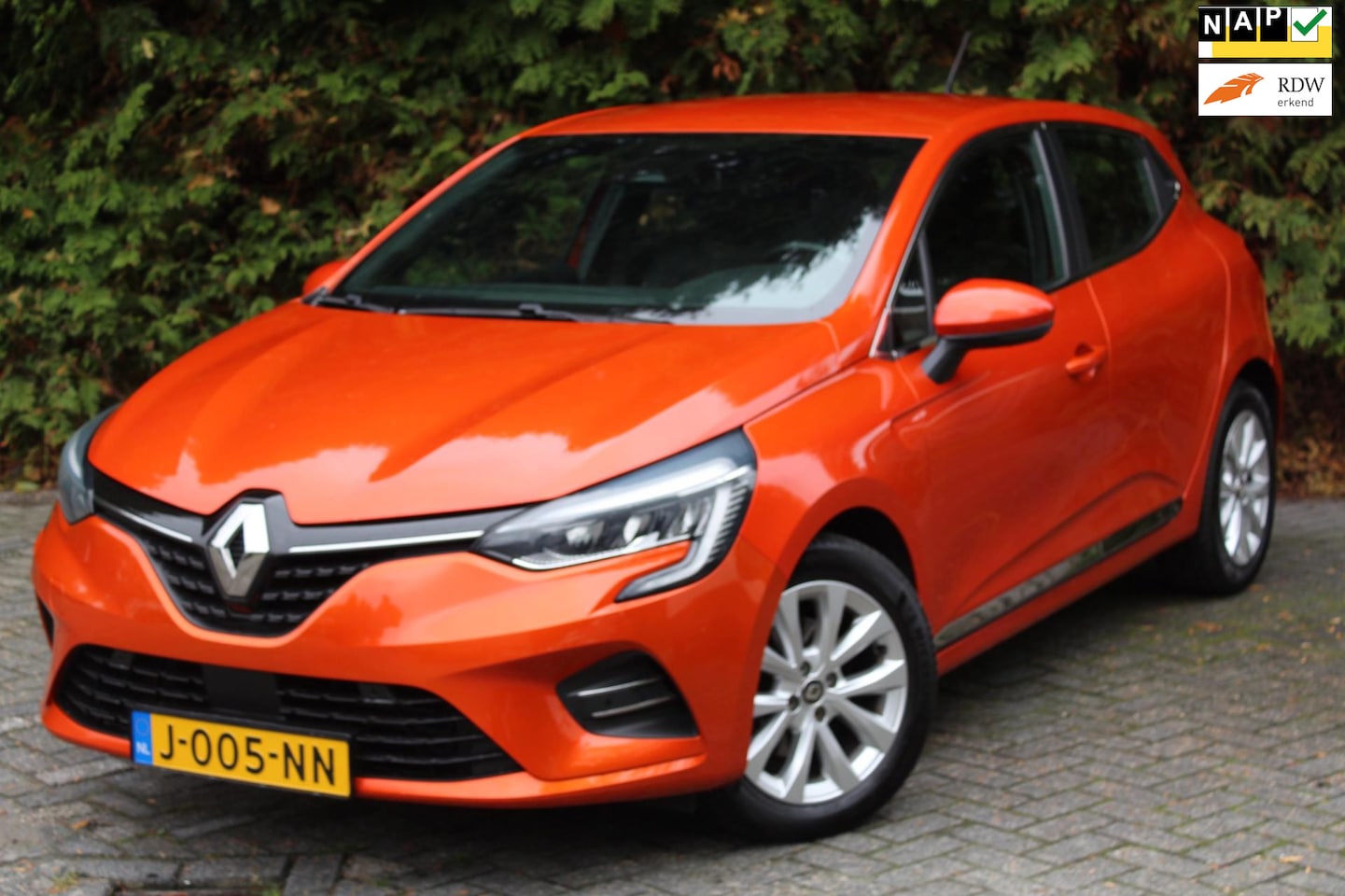 Renault Clio - 1.3 TCe Intens 131PK | Climate Control | Parkeercamera | Cruise Control | Apple/Android Ca - AutoWereld.nl
