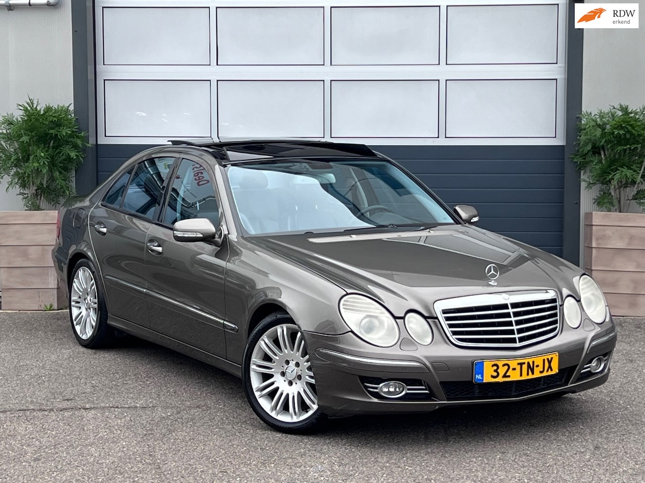Mercedes-Benz E-klasse - 320 CDI Avantgarde | PANO | NAP | NAVI | LEER | CRUISE | LUCHTVERING | MEMORY | SPORT PAKK - AutoWereld.nl