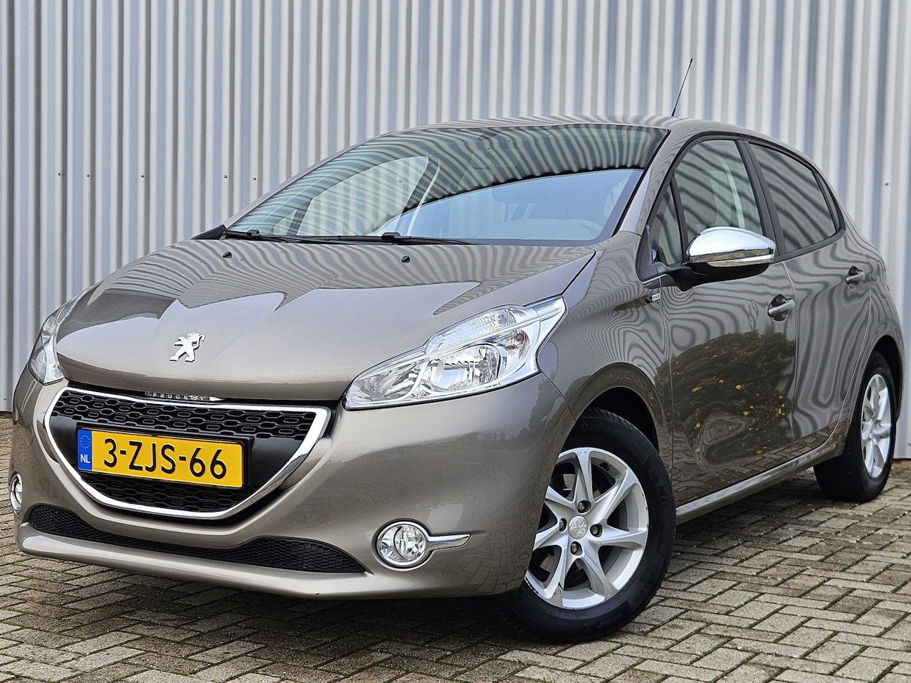 Peugeot 208 - 1.2 PureTech Style /Dealer Onderhouden/Cruise/Airco! - AutoWereld.nl