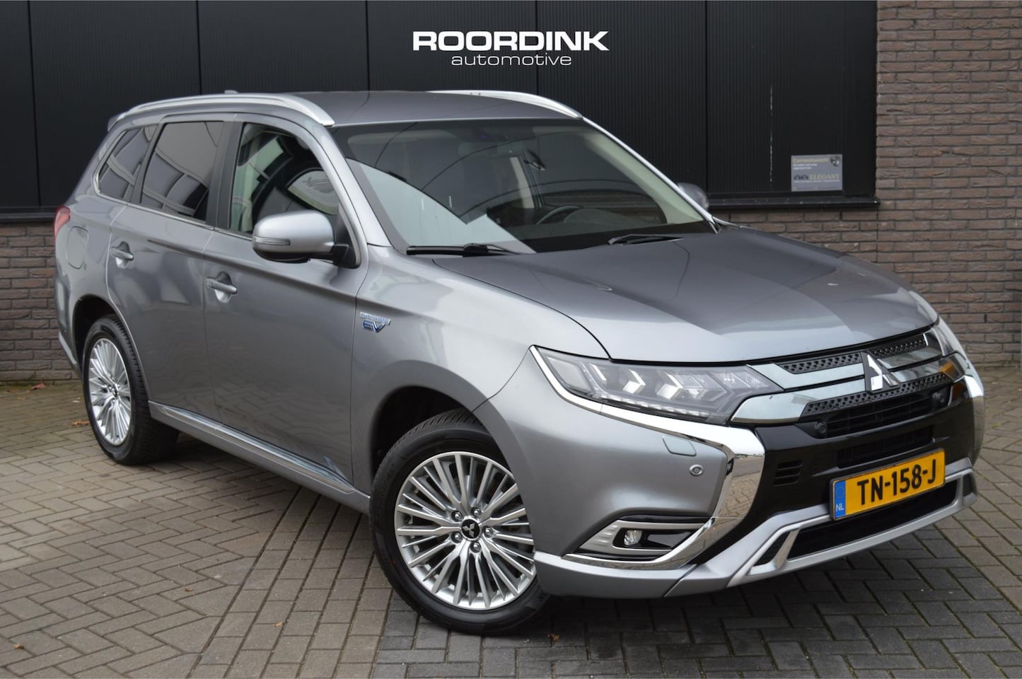 Mitsubishi Outlander - Clima|Camera|Trekhaak|Led|2e eigenaar| - AutoWereld.nl