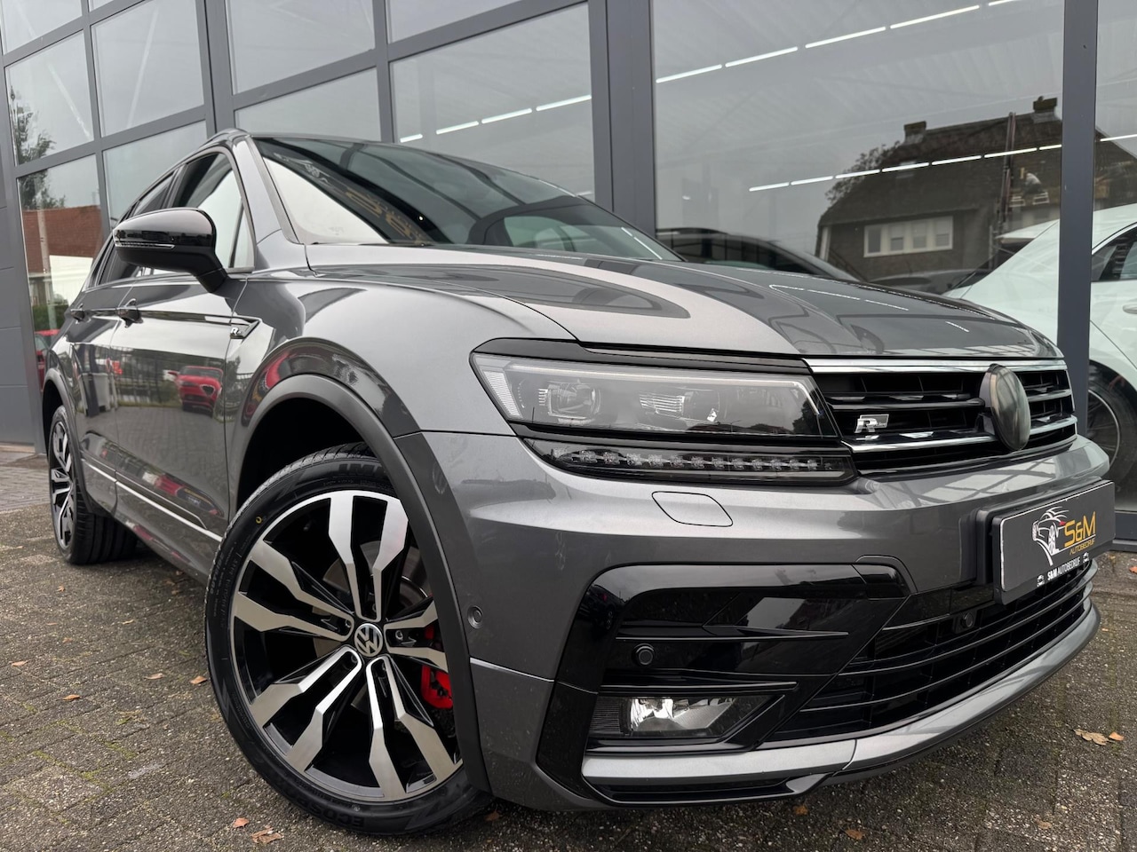 Volkswagen Tiguan - 2.0 TSI 4Motion Highline 2X R-line | Pano. - AutoWereld.nl