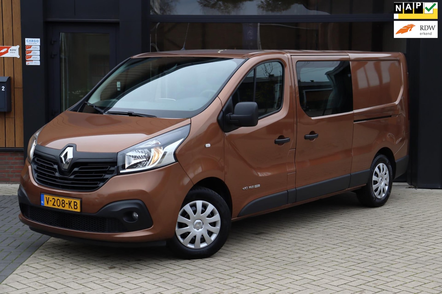 Renault Trafic - 1.6 dCi T29 L2H1 DC Luxe Energy | NAP | 145 PK | Cruise | Airco | Camera | 6 Zits | Navi | - AutoWereld.nl