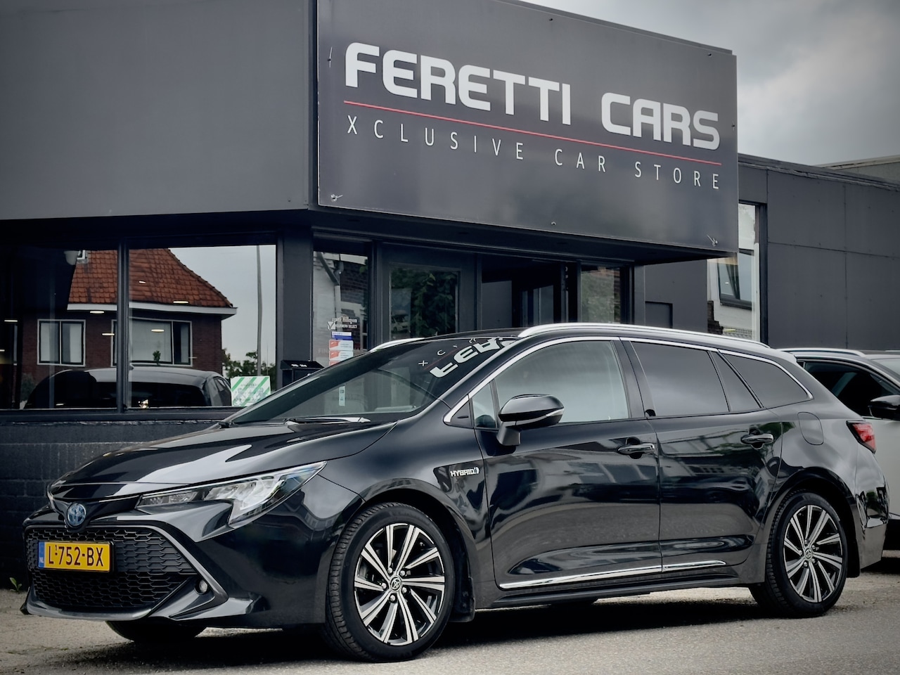 Toyota Corolla Touring Sports - 1.8 HYBRID PLUS-EDTION AUT LEDER NAVI CAMERA AIRCO LED LMV PDC - AutoWereld.nl