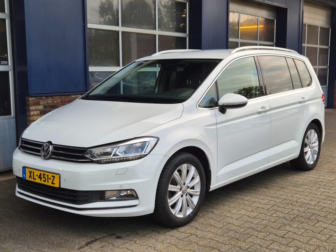 Volkswagen Touran - 1.4 TSI HIGHLINE. TREKHAAK 1500 KG. Android. Carplay. ALL IN prijs. - AutoWereld.nl