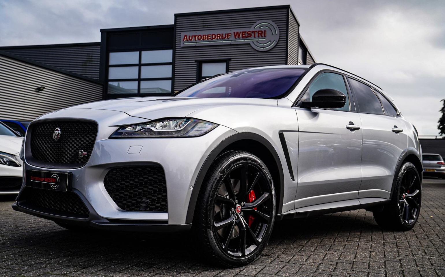 Jaguar F-Pace - 5.0 V8 S/C AWD SVR | Lane Assist | Luxe Kuipstoelen | Head up | Meridian Sound system | 55 - AutoWereld.nl