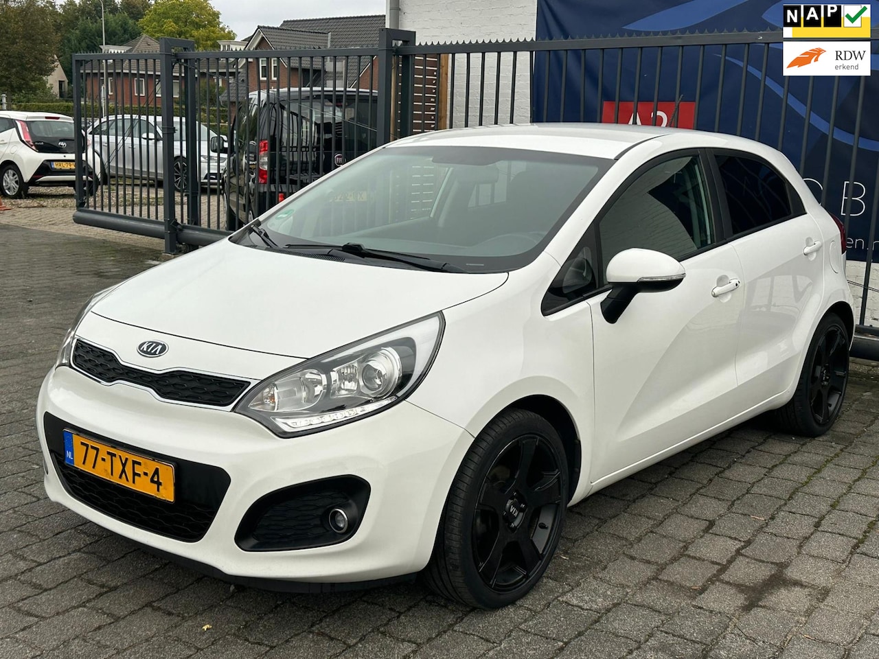 Kia Rio - 1.1 CRDi Super Pack / CRUISE CONBTROL / NAVIGATIE / AIRCO / NAP !! - AutoWereld.nl