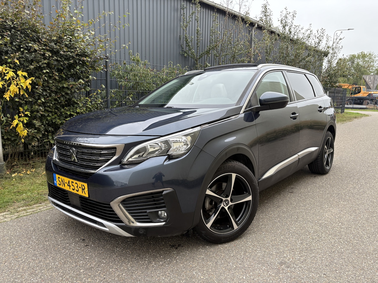 Peugeot 5008 - 1.2 PureTech Allure / AUTOMAAT / PANORAMADAK / 7 PERSOONS / CRUISE - AutoWereld.nl