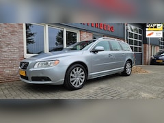 Volvo V70 - 1.6 T4 Limited Edition Trekhaak 180PK Xenon Leer Schuifdak Nette Auto