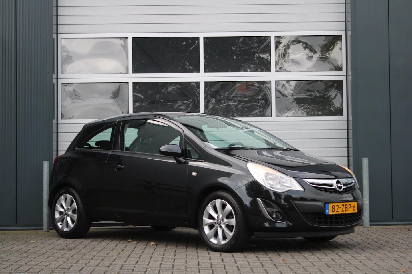 Opel Corsa - 1.4-16V Cosmo Airco/Cruise/Elek.Ramen/C.V./RadioCD.AUX/16"LM/Isofix/GoedOnderhouden - AutoWereld.nl