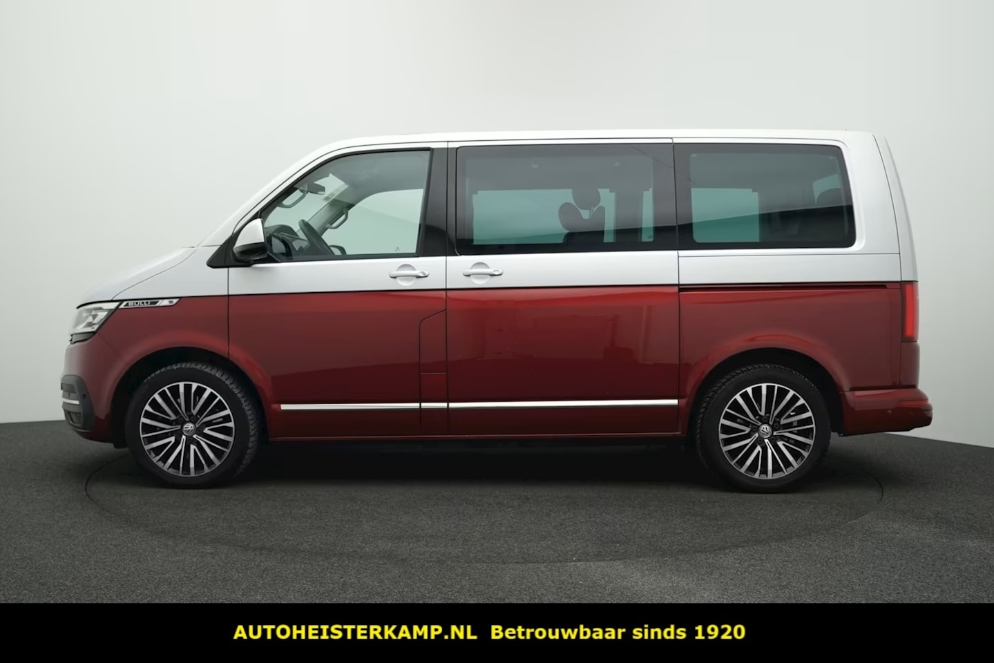 Volkswagen Multivan - 2.0 TDI L1H1 4Motion BULLI 204 PK DSG ACC Trekhaak Leder LED 2 EL. Schuifdeuren 18 Inch - AutoWereld.nl