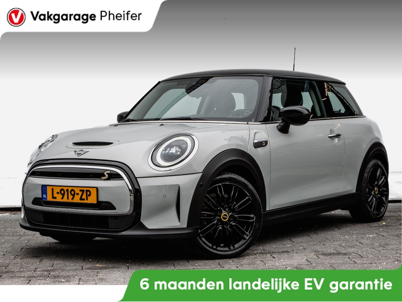 MINI Mini-Electric - Classic 33 kWh Full map navigatie/ Stoelverwarming/ Sportstoelen/ Carplay/ - AutoWereld.nl
